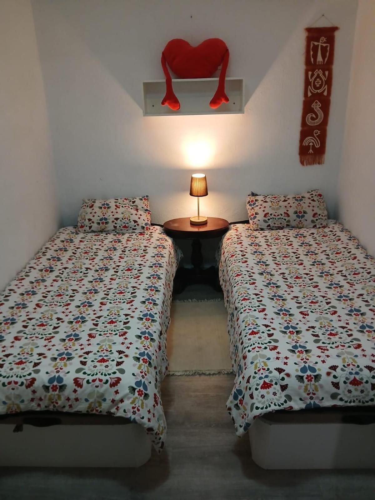 Piso Para 4 Con 2 Parking En Casco Historico De Zaragoza 2 Noches Minimo Luaran gambar