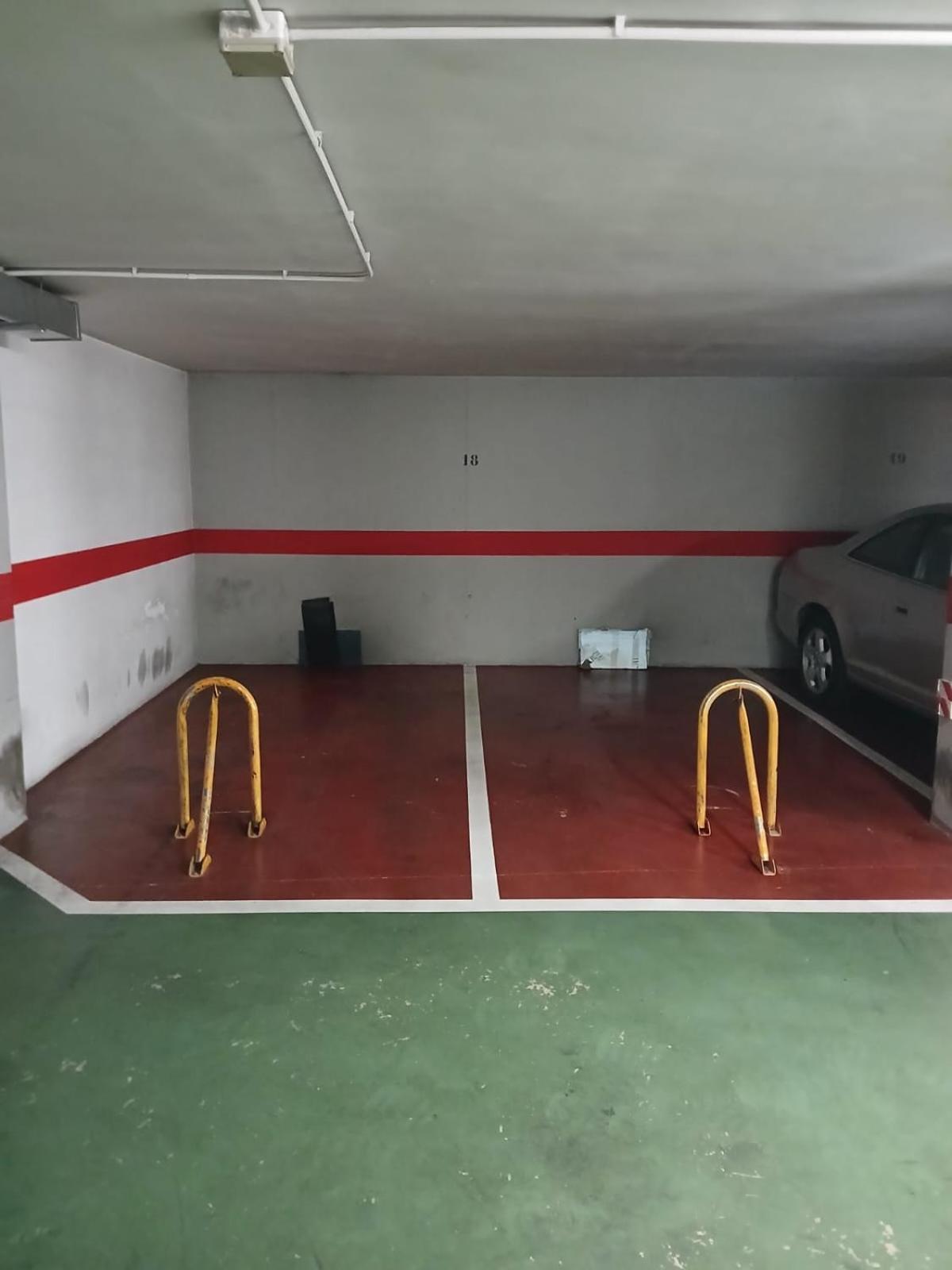 Piso Para 4 Con 2 Parking En Casco Historico De Zaragoza 2 Noches Minimo Luaran gambar